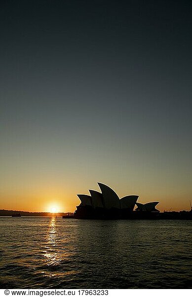 Sydney Opera House bei Sonnenaufgang  Sydney  New South Wales  Australien  Ozeanien