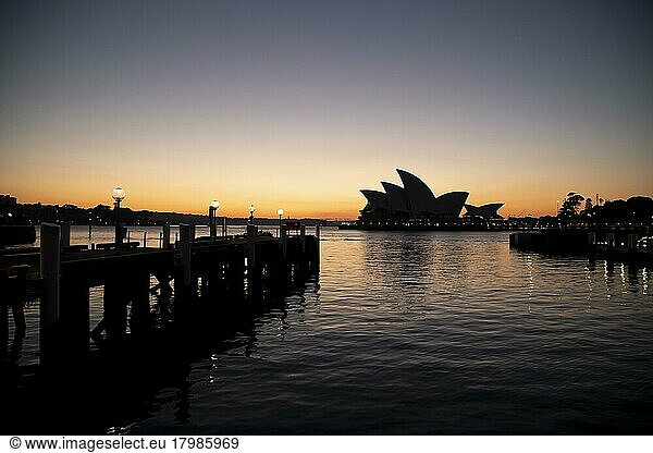 Sydney Opera House bei Sonnenaufgang  Sydney  New South Wales  Australien  Ozeanien