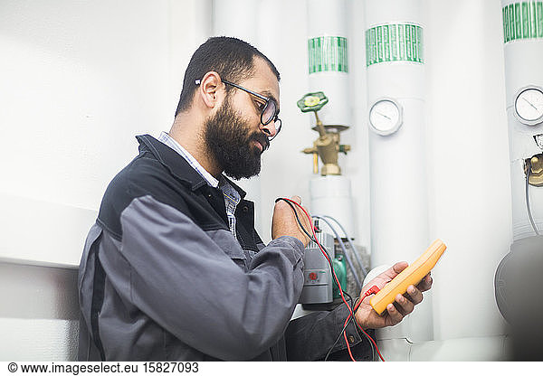 System zur Überprüfung des Heizungsinstallateurs
