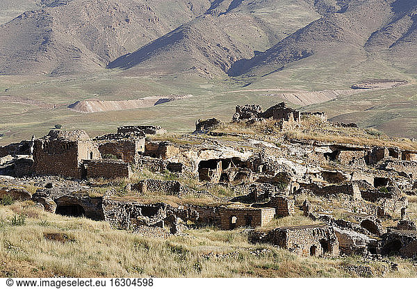Türkei  Anatolien  Hasankeyf  Ruinen auf dem Festungsberg Kale