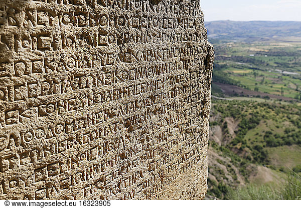 Türkei  Anatolien  Südostanatolien  Provinz Adiyaman  Kahta  Nationalpark Nemrut Dagi  Arsameia am Nymphaios  Inschrift von Antiochos I.