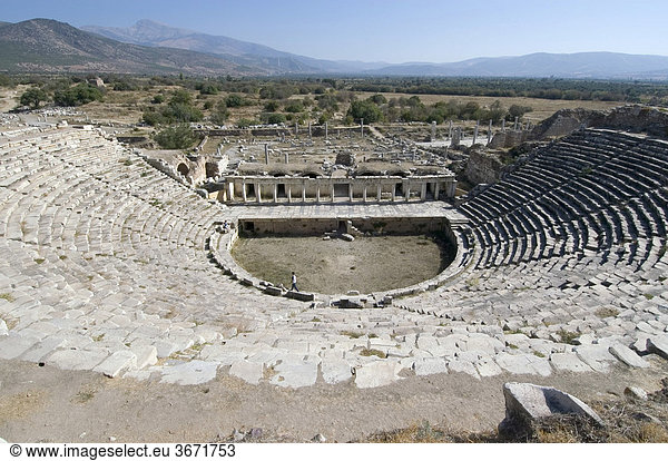 Türkei Aphrodisias im Tal des Mäander Ausgrabungen Großes Theater