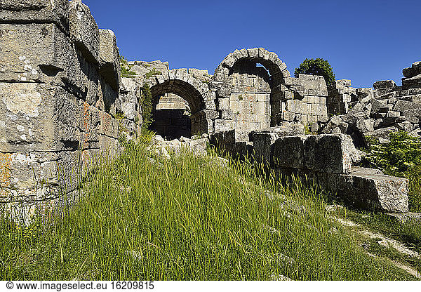 Türkei  Blick auf die Ruine des alten Theaters