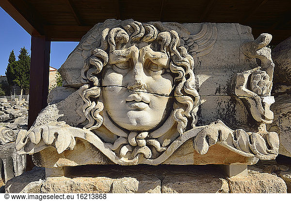 Türkei  Didyma  Skulptur der Medusa im Apollon-Tempel