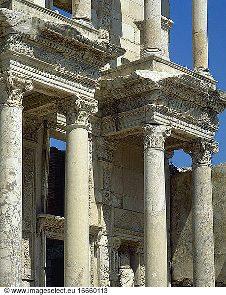 Türkei. Ephesus. Bibliothek des Celsus. Römisches Gebäude. Erbaut zu Ehren des römischen Senators Tiberius Julius Celsus Polemaeanus  2. Jahrhundert nach Christus.
