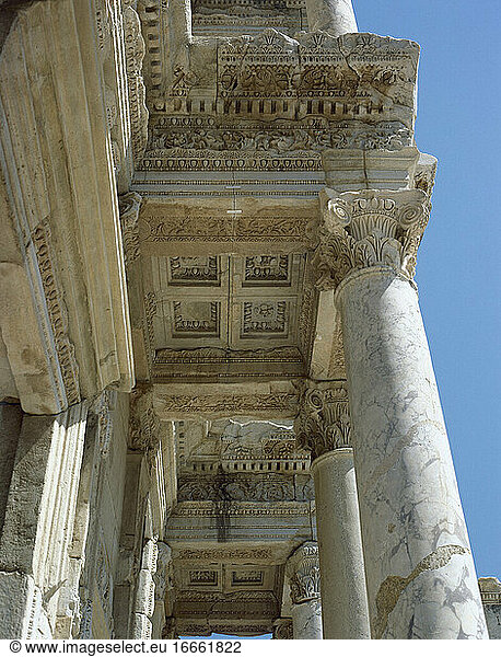 Türkei. Ephesus. Bibliothek des Celsus. Römisches Gebäude. Erbaut zu Ehren des römischen Senators Tiberius Julius Celsus Polemaeanus  2. Jahrhundert nach Christus.