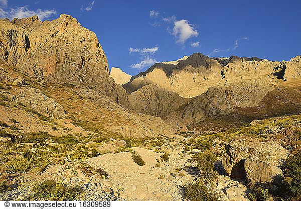 Türkei  Hoch- oder Anti-Taurusgebirge  Aladaglar Nationalpark  Blick vom Sokullupinar Camp