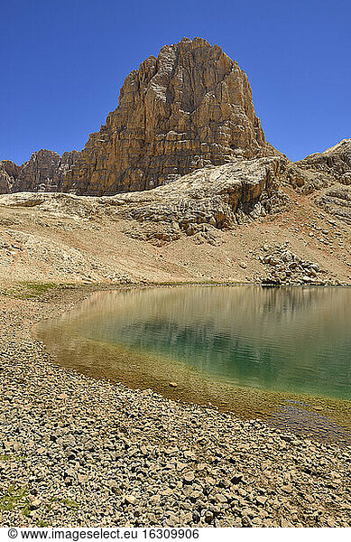 Türkei  Hoch- oder Anti-Taurusgebirge  Aladaglar Nationalpark  Yedigoller Plateau  Großer See