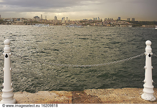 Türkei  Istanbul  Blick auf den Bosporus und den Taskim-Platz