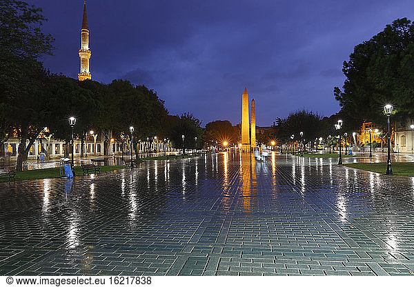 Türkei  Istanbul  Ägyptischer Obelisk und gemauerter Obelisk im Hippodrom von Konstantinopel