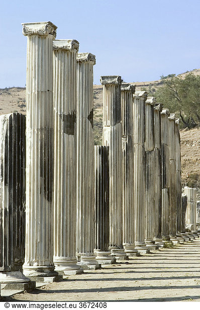 Türkei Pergamon Bergama Basarstrasse im Asklepieion