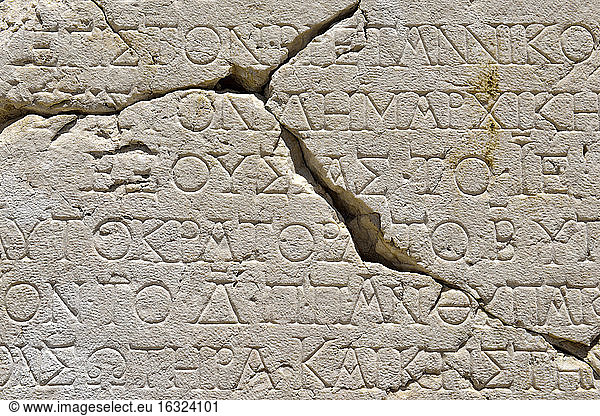 Türkei  Pisidien  griechische Inschrift in der archäologischen Stätte Sagalassos