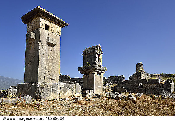 Türkei  Provinz Antalya  Lykien  Harpyiengrab und lykischer Sarkophag  archäologische Fundstätte von Xanthos