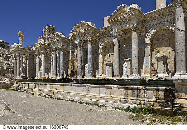 Türkei  Provinz Antalya  Pisidien  Rekonstruiertes antikes Nymphäum  Archäologische Stätte von Sagalassos