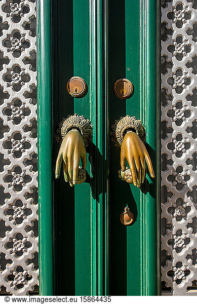 Türklopfer in Form von Händen  Algarve  Portugal