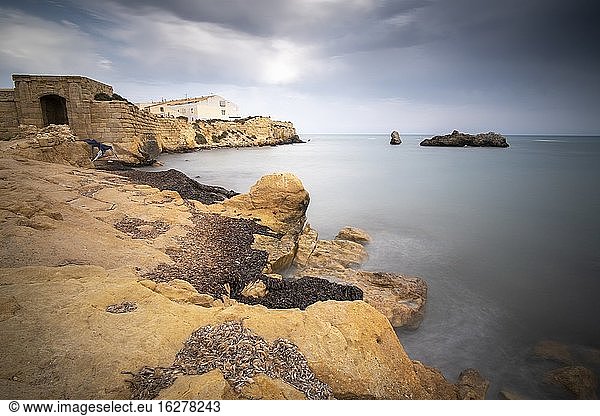Tabarca Insel Alicante Spanien im Juli 2020: Nova Tabarca ist die größte Insel der Valencianischen Gemeinschaft und die kleinste dauerhaft bewohnte Insel Spaniens. Sie ist bekannt für ihr Meeresschutzgebiet.