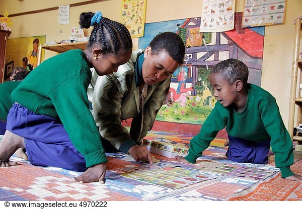 Tag  Schwester  rennen  Fürsorglichkeit  Schule  gute Nachricht  gute Nachrichten  Äthiopien  Schafhirte