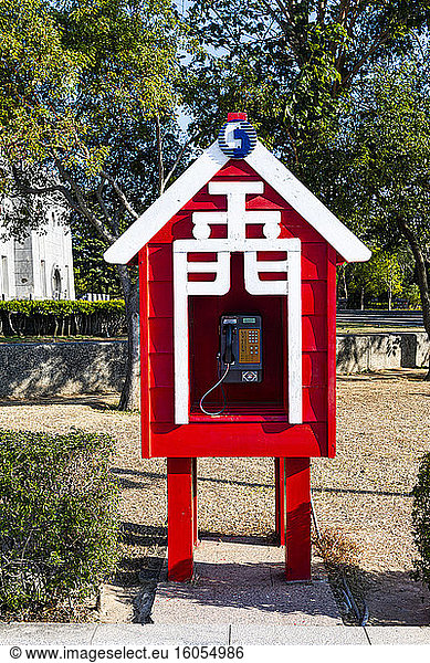 Taiwan  Kinmen  Jincheng  Altmodische Telefonzelle