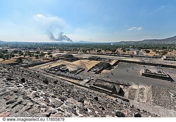 Tal der Toten. Blick von der Sonnenpyramide. Teotihuacan  Mexiko  Mittelamerika