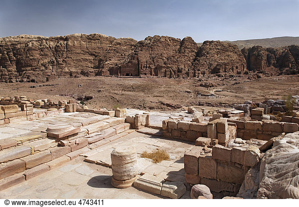 Tal mit Königsgräbern Königswand Tempel der geflügelten Löwen Petra Nabatäer Hauptstadt Felsenstadt UNESCO-Welterbe Wadi Musa Haschemitisches Königreich Jordanien Orient Naher Osten Vorderasien Asien
