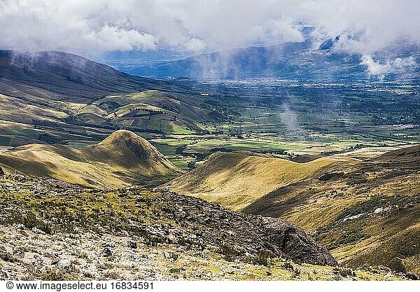 Tal vom Vulkan Illiniza Norte aus gesehen  Provinz Pichincha  Ecuador