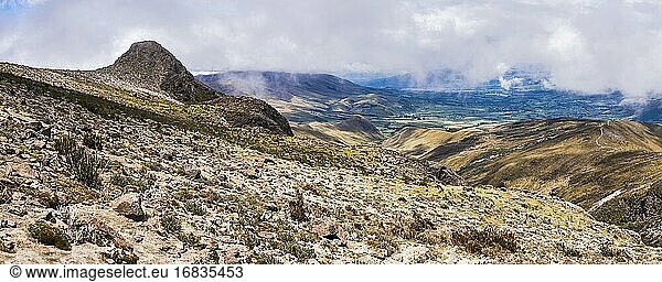 Tal vom Vulkan Illiniza Norte aus gesehen  Provinz Pichincha  Ecuador
