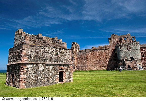 Tantallon Castle  North Berwick  ancient castle of the Douglas clan  Scotland. (Photo by: Wayne Hutchinson/Farm Images/UIG)