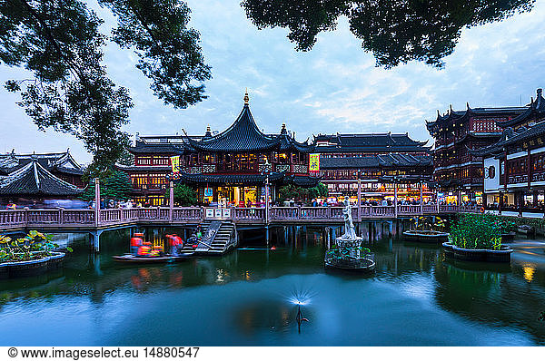 Teahouse in Yu Garden at dusk  Shanghai  China