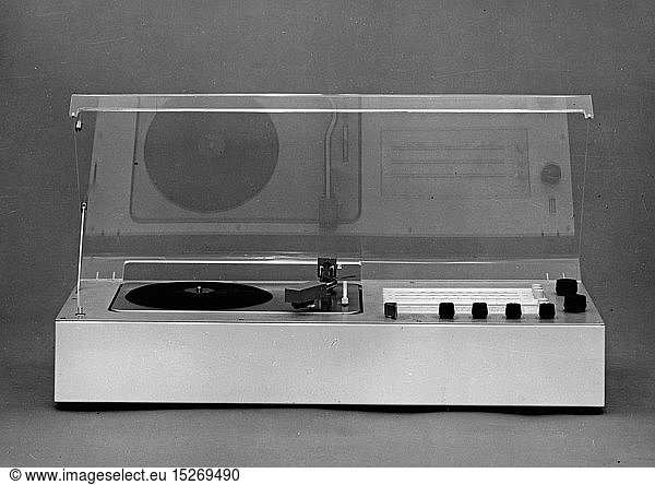 technics  consumer electronics  HiFi music center  Braun audio 1  with radio TC40 and record player PC45  design by Dieter Rams  Germany  1962