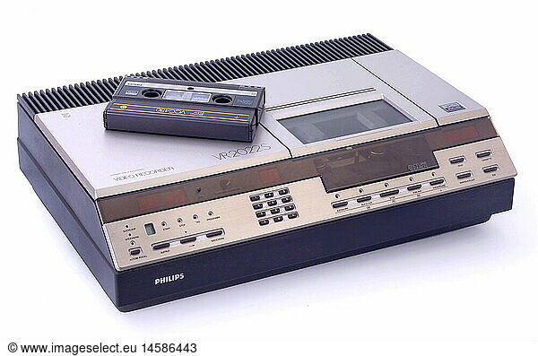technics  video recorder  Philips VR 2022 S  Netherlands  circa 1981