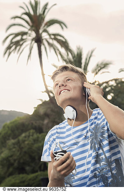 Teenager music MP3 player T-shirt summer holiday