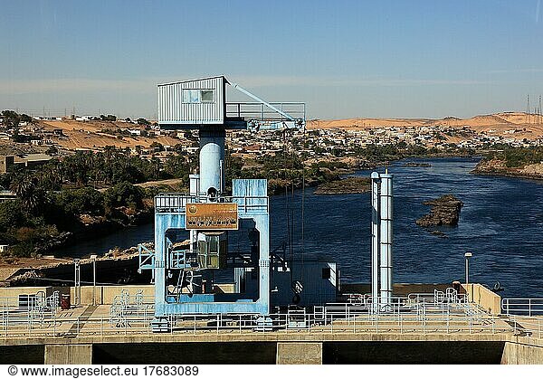 Teil des obere Staumauer  Staudamm des Nils bei Assuan  Oberägypten  Ägypten  Afrika