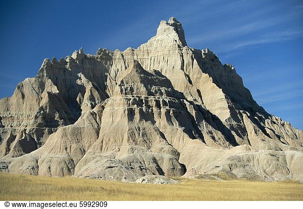 Teil von der North Einheit des Badlands National Park  geschnitzt aus der Prärie durch schnelle Wassererosion der Sedimente  South Dakota  Vereinigte Staaten von Amerika  Nordamerika