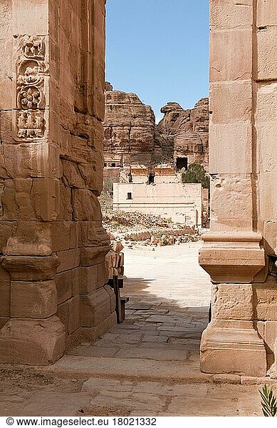 Temenos-Tor aus römischer Zeit  Archäologischer Park Petra  Jordanien  Kleinasien  Asien