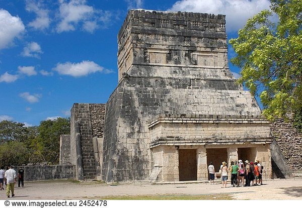 Tempel am Ball Hof. Maya-Ruinen von Chichen Itza. Riviera Maya. Yucatan Halbinsel. Mexiko
