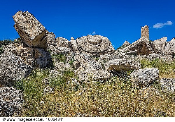Tempel G - Zeustempel auf einem Osthügel der antiken griechischen Stadt Selinunte an der Südwestküste Siziliens in Italien.