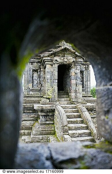 Tempel im Candi Arjuna Hindu-Tempelkomplex  Dieng Plateau  Zentral-Java  Indonesien  Asien