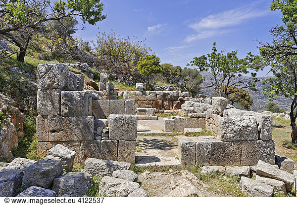 Tempel in den Ruinen aus dem 5. Jh. vor Chr. der dorischen Stadt Lato  Kreta  Griechenland