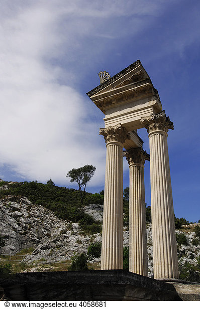 Tempel von Glanum Plateau des Antiques Saint Remy de Provence Provence Frankreich Europa