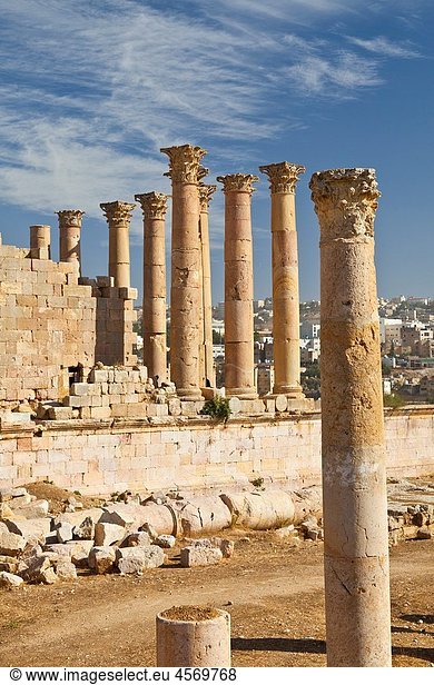 Temple of Artemisa or Diana  Greco-Roman city of Jerash  Jordan  Middle East