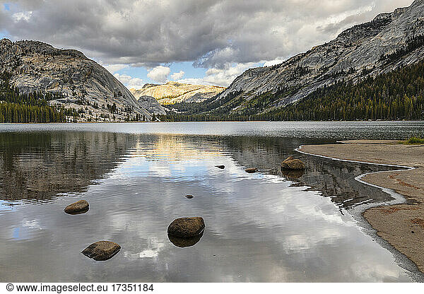 Tenaya Lake  Yosemite-Nationalpark  UNESCO-Welterbe  Kalifornien  Vereinigte Staaten von Amerika  Nord-Amerika