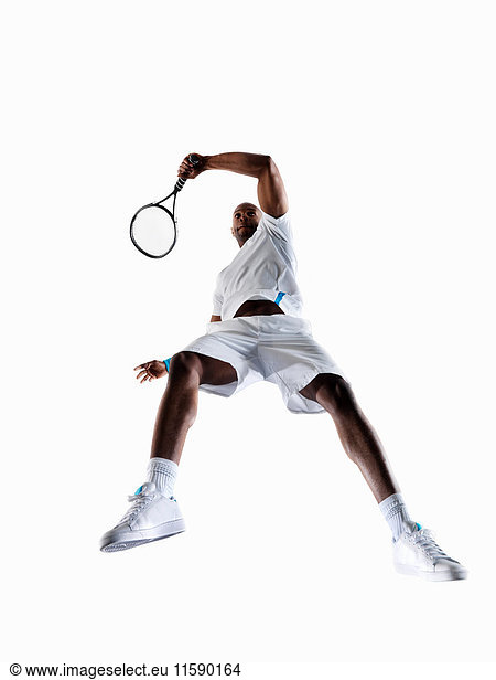 Tennis spielender Mann