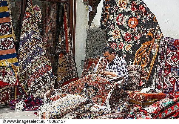 Teppichhändler  orientalischer Basar  Ankara  Türkei  Ankara  Türkei  Asien