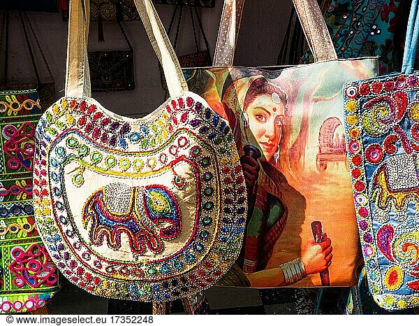 Textiles Kunsthandwerk  Handtasche mit Elefant als Motiv  Udaipur  Rajasthan  Indien  Asien