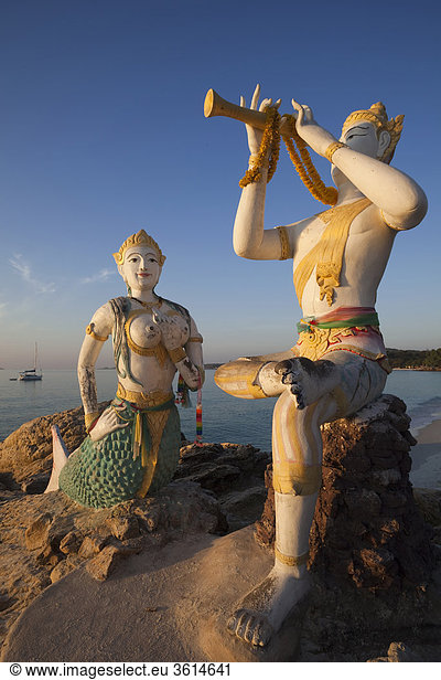 Thailand  Ko Samet  Saikaew Beach  Flötenspieler und Mermaid Statue
