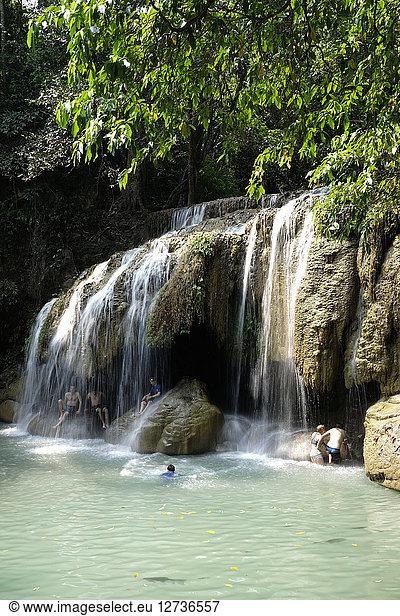 Thailand  Provinz Kanchanaburi  Erawan-Nationalpark  Wasserfall