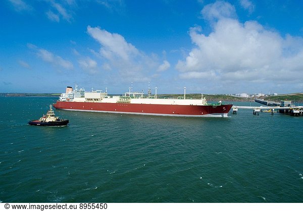 the-mozah-the-mozah-world-s-largest-lng-tanker-united-kingdom