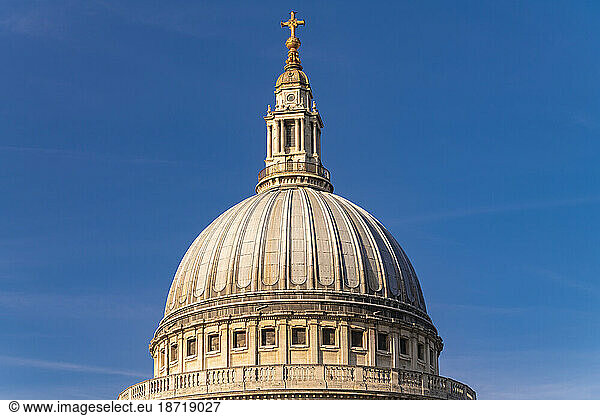 The dome of St paul's cathedral with blue sky