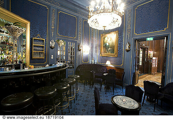 The elegant Blaue Bar at Hotel Sacher  Vienna  Austria.
