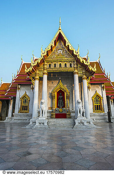 the famous temple Wat Benchamabophit in Bangkok